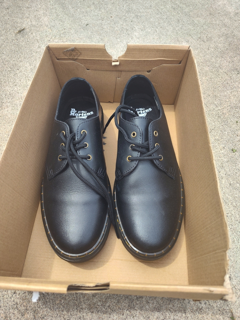 Dr. Martens Zavala Lo Black 3-Eye Leather Derby Shoes Men's Size 9 Women's 10